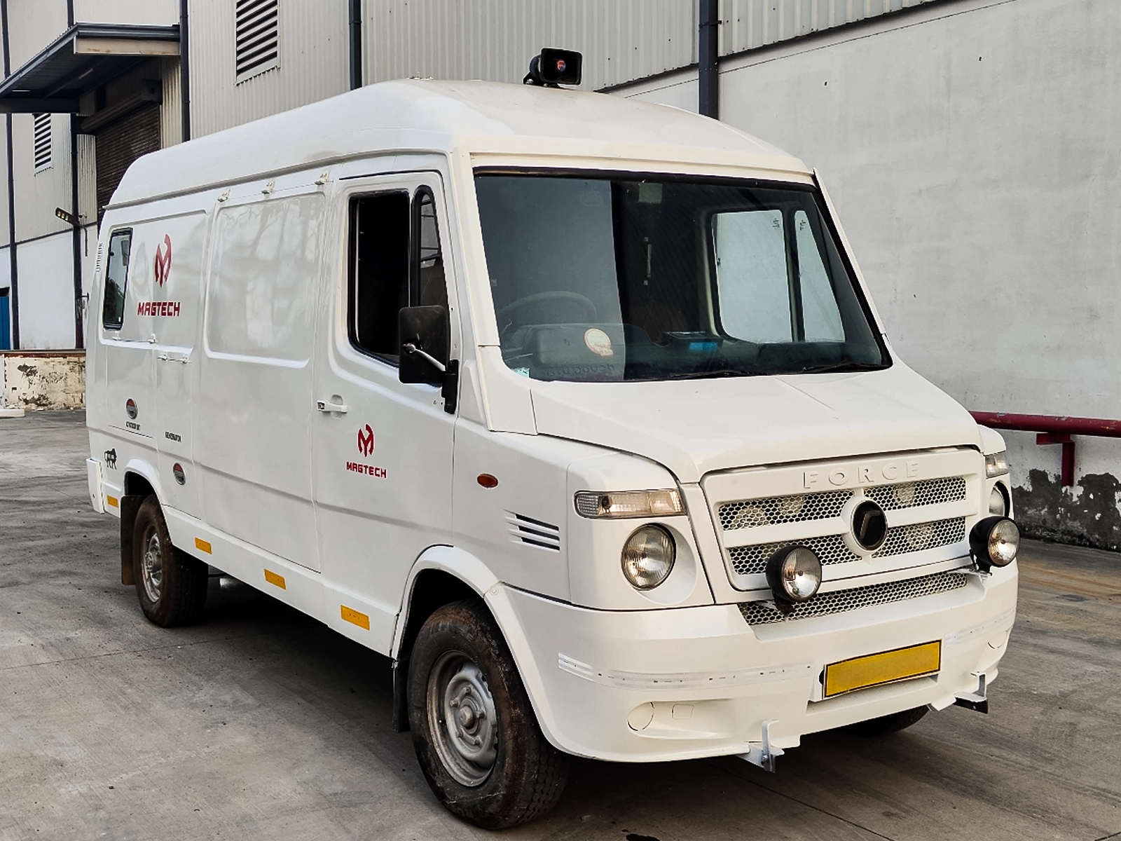 X-ray baggage scanner threat detection display screen